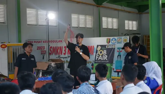 PLN Lampung Perkuat Pendidikan Vokasi Lewat Pelatihan Perakitan Baterai Motor Listrik