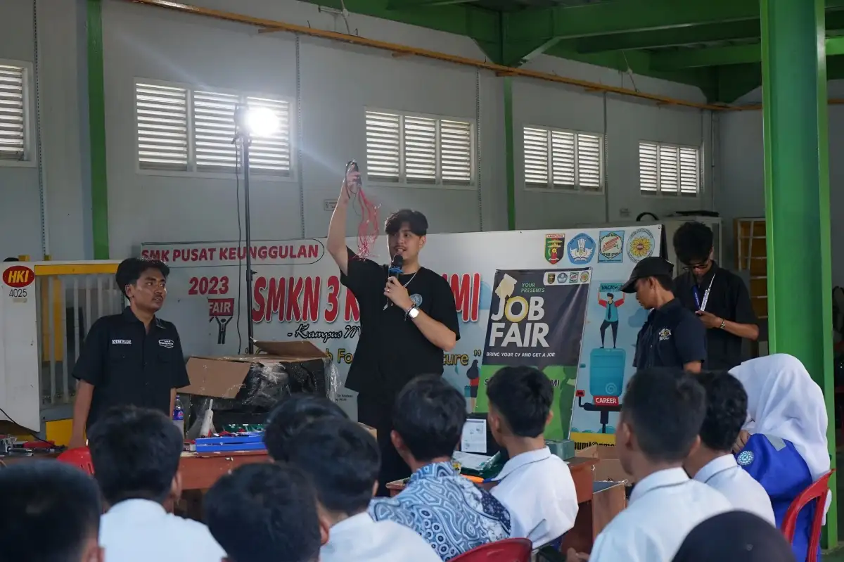 PLN Lampung Dorong Pendidikan Vokasi Lewat Pelatihan Perakitan Baterai Motor Listrik di SMKN 3 Kotabumi