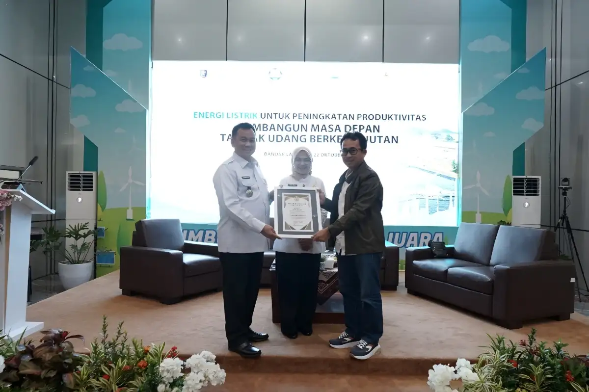 Dukung Tambak Udang Berkelanjutan, PLN Raih Penghargaan dari Gubernur Lampung 1 PLN Raih Penghargaan dari Gubernur Lampung atas Dukungan Pengembangan Tambak Udang Berkelanjutan