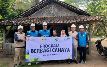 Peringati Hari Listrik Nasional ke-80, PLN UP3 Kotabumi Nyalakan Harapan Lewat Program Light Up the Dream