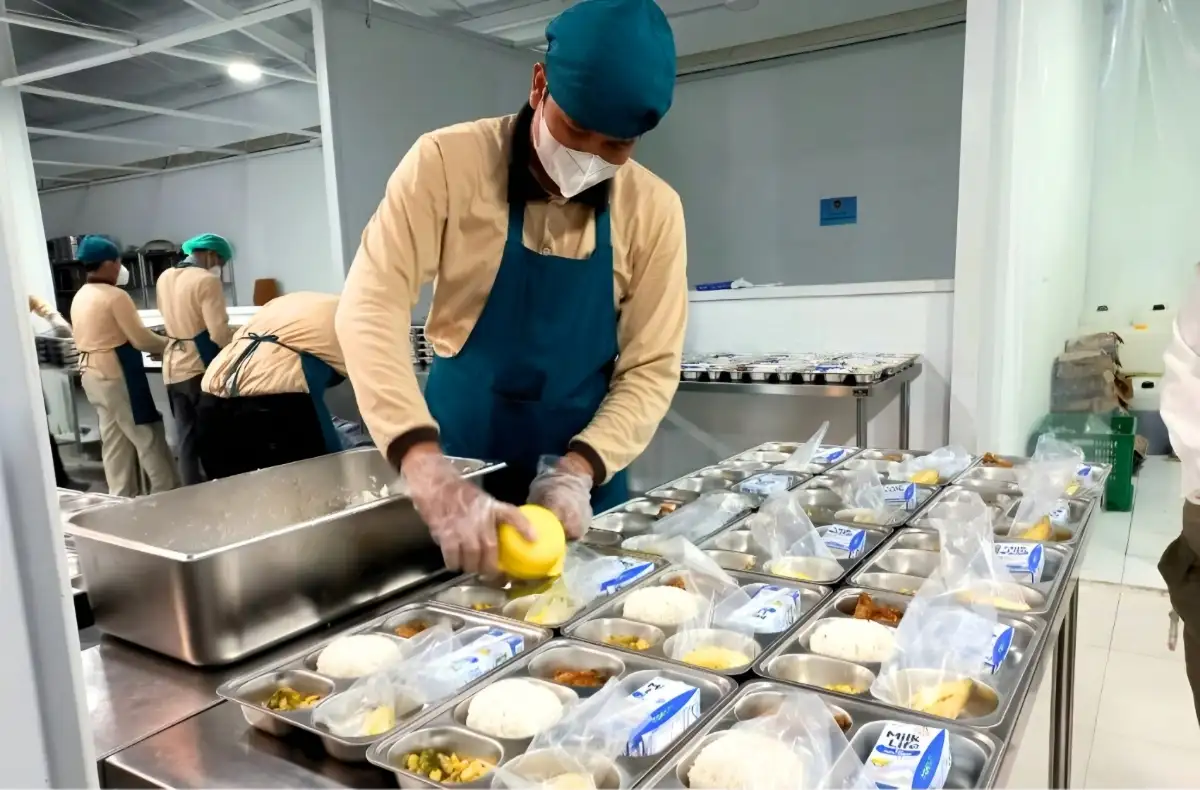 Lewat Program Makan Bergizi Gratis, Pemerintah Dorong Pemerataan Ekonomi dan Pemberdayaan UMKM 1 Program Makan Gizi Gratis Diharapkan Jadi Motor Pemerataan Ekonomi dan Pemberdayaan UMKM