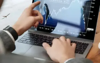 Proyeksi Penguatan Pasar Saham: Pergerakan SMGR, TKIM, HMSP, dan ERAA Patut Dicermati