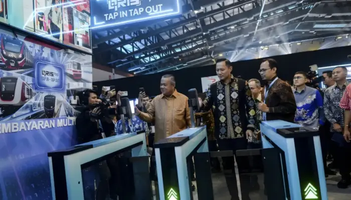 Bank Indonesia Luncurkan QRIS Tap In & Out, Bayar Transportasi Umum Cukup Tempel Smartphone