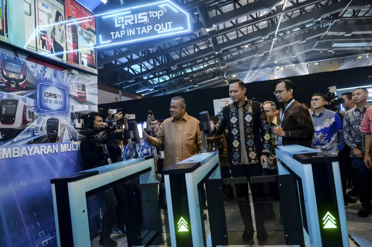 Bank Indonesia Luncurkan QRIS Tap In & Out, Bayar Transportasi Umum Cukup Tempel Smartphone 1 QRIS Tap In & Out Hadir: Bayar KRL, MRT, LRT, dan TransJakarta Sekali Tap