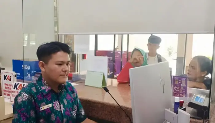 Rayakan Hari Batik Nasional, KAI Divre III Palembang Hadirkan Nuansa Budaya di Setiap Layanan