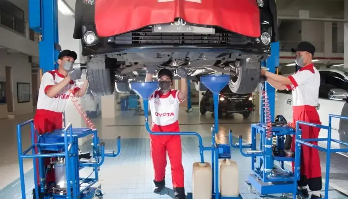 Servis Mobil: Jarak Tempuh atau Waktu, Mana yang Lebih Tepat?