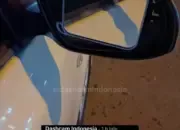 Viral! Pemotor Tendang Spion Mobil Saat Gagal Salip, Netizen Lebih Pilih Dukung Daripada Celaka