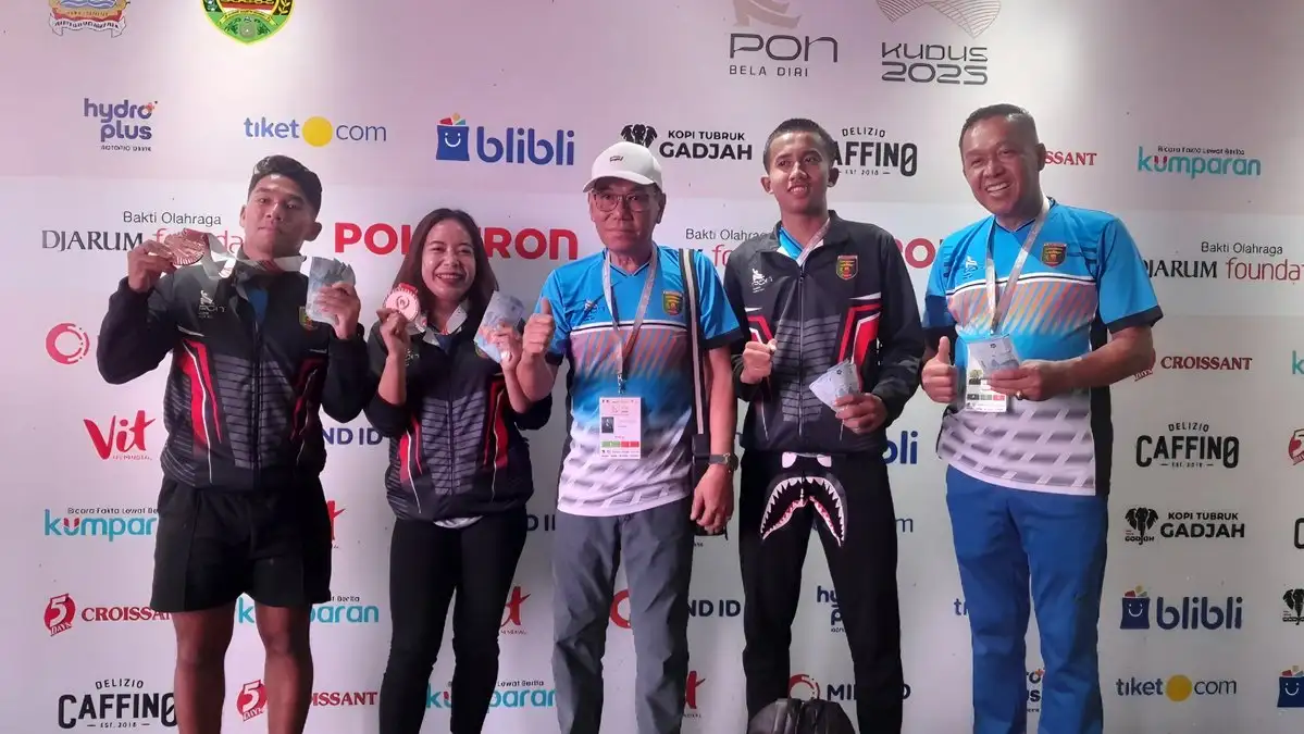 Wasekum KONI Lampung Nazwar Basyuni Beri Saweran Pribadi untuk Karateka Peraih Medali di PON Beladiri 2025 1 Wasekum KONI Nazwar Beri Penghargaan kepada Karateka Lampung Peraih Medali di PON Beladiri 2025