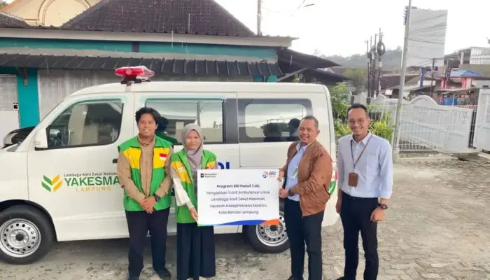 BRI Kanca Teluk Betung Serahkan Ambulans BRI Peduli untuk Yayasan Kesejahteraan Madani Bandar Lampung