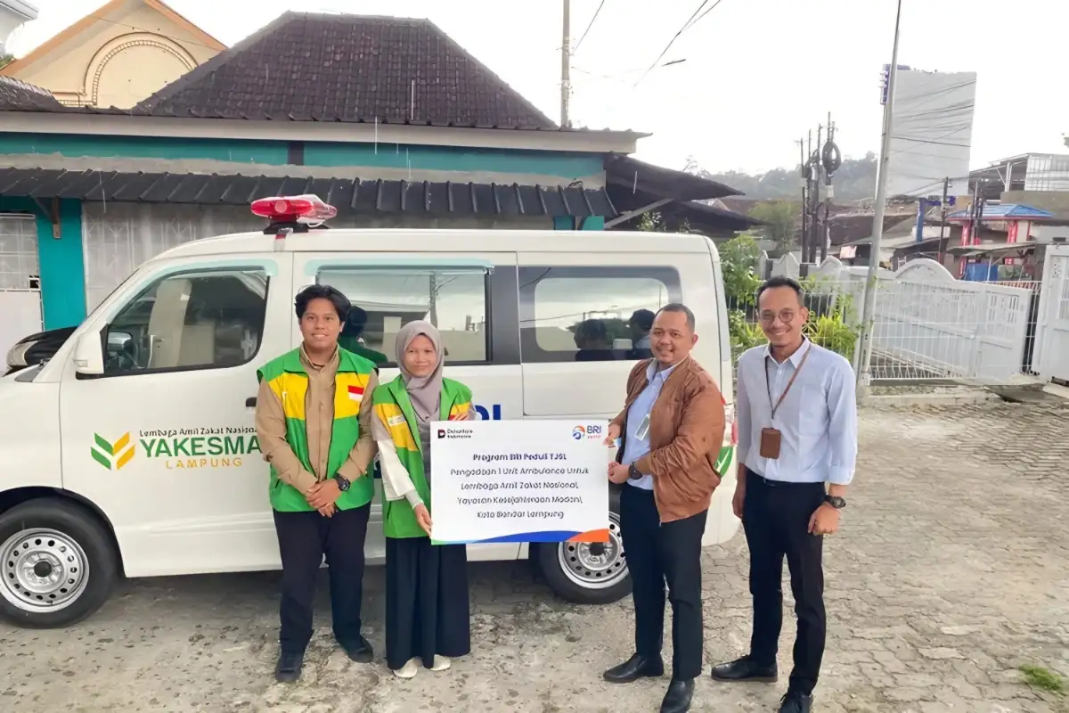 BRI Kanca Teluk Betung Serahkan Ambulans BRI Peduli untuk Yayasan Kesejahteraan Madani Bandar Lampung