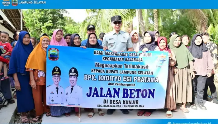 Bupati Lampung Selatan Tinjau Pembangunan Jalan Beton di Rajabasa, Pastikan Kualitas Sesuai Standar