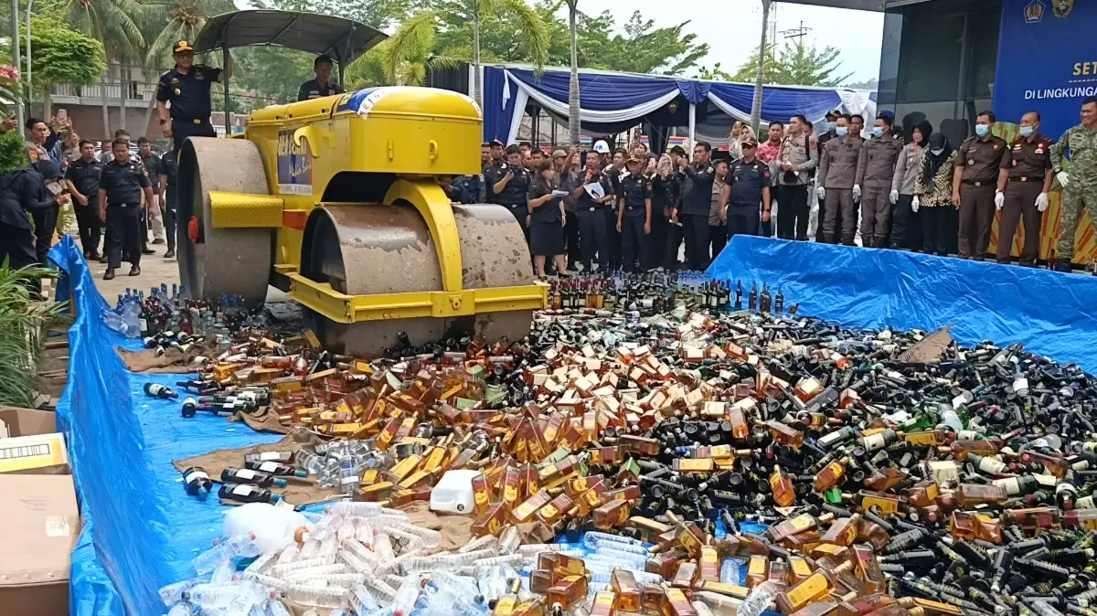 Bea Cukai Sumbagbar Musnahkan Barang Ilegal Senilai Rp74,95 Miliar di Lampung