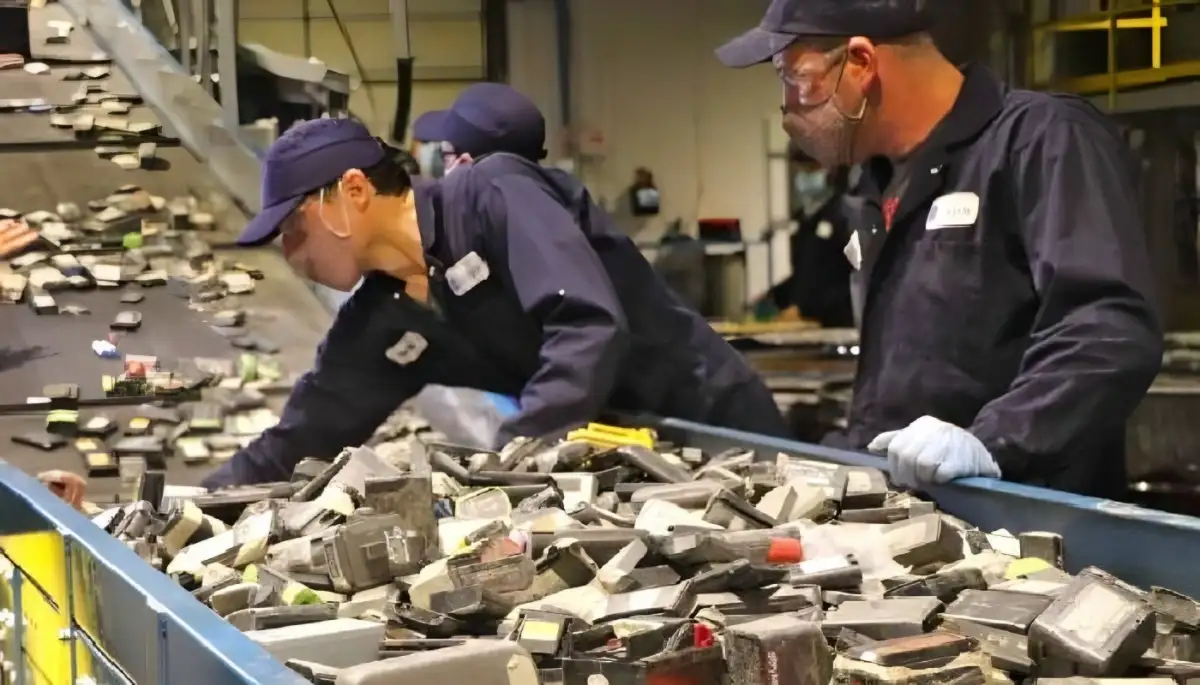 China Siapkan Regulasi Baru untuk Daur Ulang Baterai Kendaraan Listrik