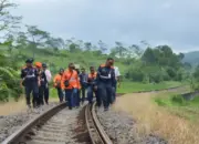 KAI Daop 2 Bandung Rutin Lakukan Pemeriksaan Jalur, Antisipasi Perubahan Cuaca dan Musim Hujan 16 Hadapi Perubahan Cuaca, KAI Daop 2 Bandung Intensifkan Pemeriksaan Jalur Kereta