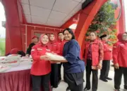 Hari Pahlawan, PDIP Lampung Berbagi Sembako untuk Warga Sekitar