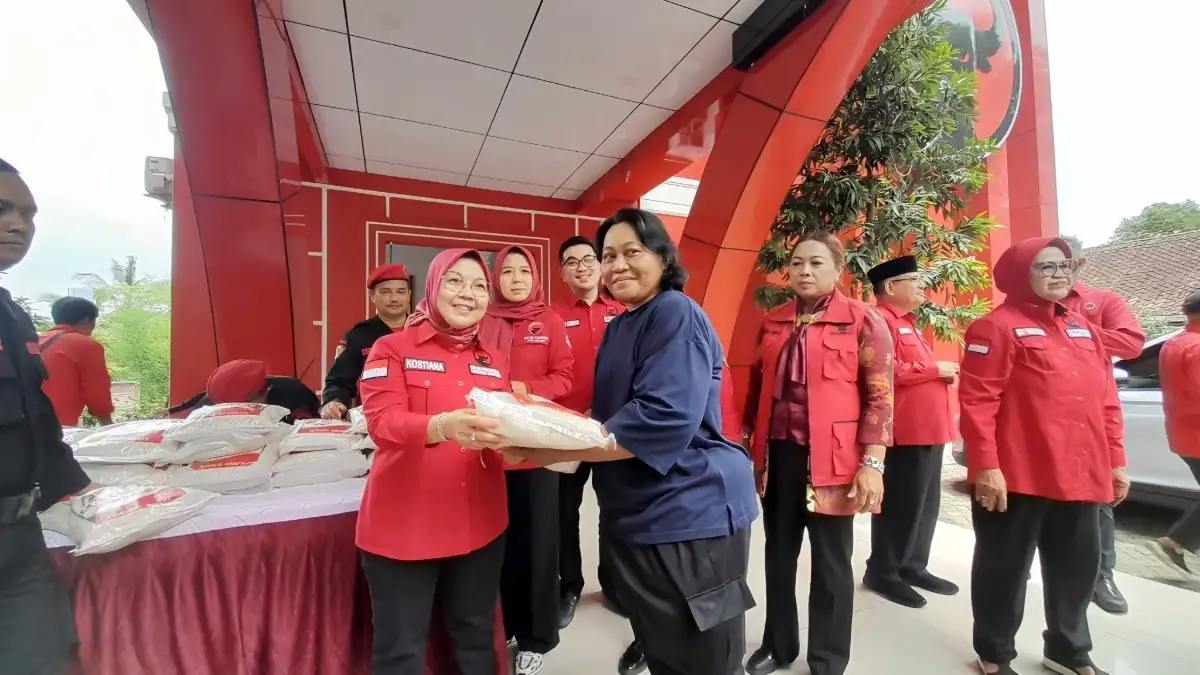 Hari Pahlawan, PDIP Lampung Tebar Tanda Bakti untuk Warga