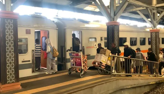KAI Daop 8 Surabaya Tambah Jadwal Kereta Sepanjang November 2025, Perjalanan Makin Fleksibel dan Nyaman