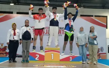 Falih Ahmad Dinejad Persembahkan Dua Emas untuk Lampung di Popnas XVII 2025 3 Lifter Muda Asal Lampung Raih Dua Emas di Cabor Angkat Besi Popnas 2025