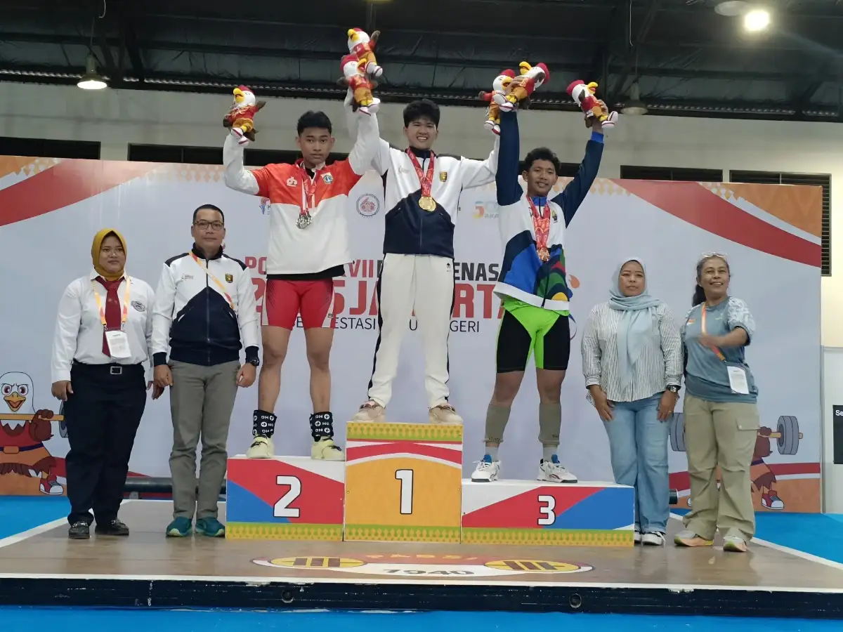 Lifter Muda Asal Lampung Raih Dua Emas di Cabor Angkat Besi Popnas 2025