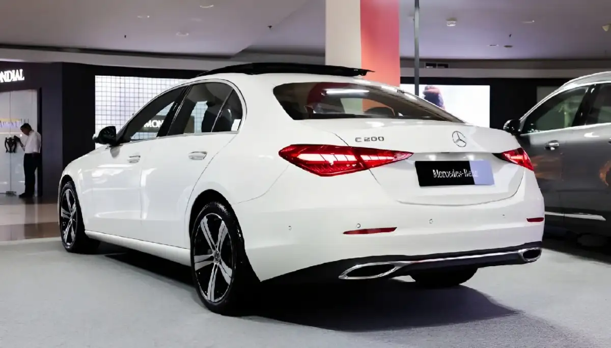 Mercedes-Benz C200 Avantgarde Line Kini Dilengkapi Panoramic Sliding Sunroof