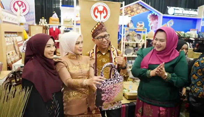 Gubernur Lampung Buka Pameran Kriya Jemari 2025, Dorong Transformasi Industri Kerajinan Daerah