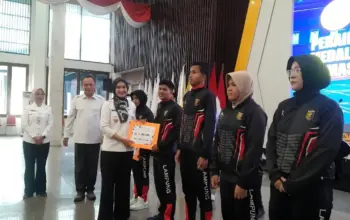 Pemprov Lampung Serahkan Bonus Tali Asih untuk Atlet Peraih Medali di PON Beladiri 2025