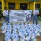 Peringati Hari Guru, SMKN Rawajitu Timur Tulang Bawang Salurkan Paket Sembako untuk Warga