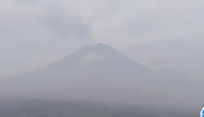 Gunung Semeru Kembali Aktif, 36 Letusan Tercatat Pagi Ini dengan Asap Putih 1000 Meter