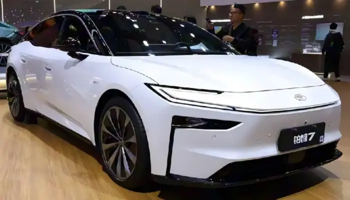 Toyota bZ7 Meluncur di Auto Guangzhou 2025, Usung Motor Huawei dan Teknologi Berkendara Canggih