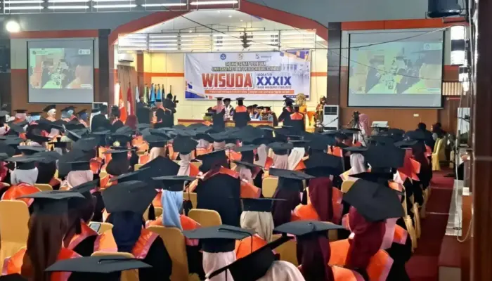 UFDK Bukittinggi Mewisuda 718 Lulusan Sarjana Kebidanan dan Profesi
