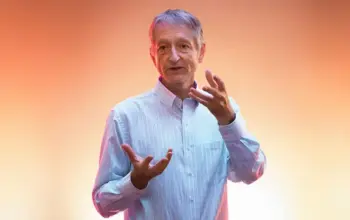 Jeda Menuju AGI Semakin Singkat, Geoffrey Hinton Peringatkan Risiko Pengangguran Massal 3 Bapak AI Geoffrey Hinton Prediksi Masa Depan: Semua Profesi Bisa Digantikan AI