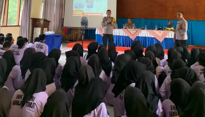 Polsek Rawajitu Selatan Sosialisasikan Anti-Bullying dan Kenakalan Remaja ke Pelajar SMKN Rawajitu Timur