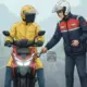Cuaca Hujan? Simak Panduan Berkendara Aman dari Tim Safety Riding TDM Lampung