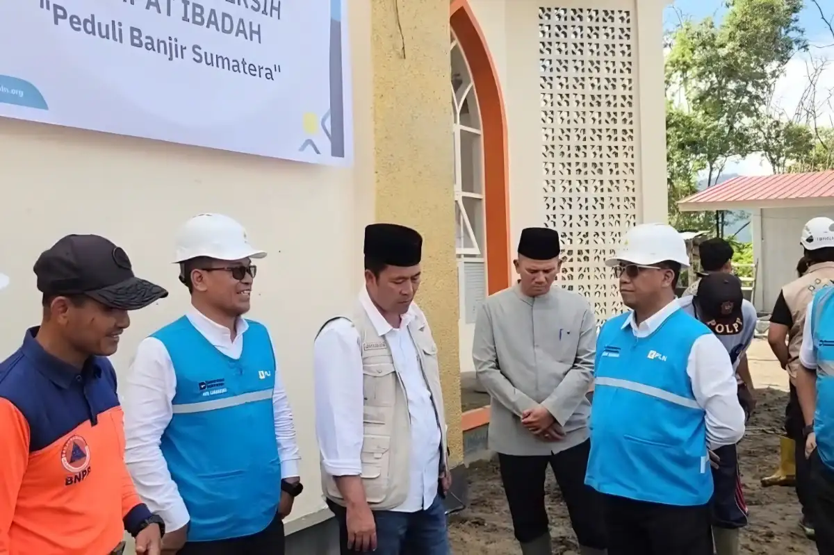Direksi dan Relawan PLN Tinjau Langsung Pemulihan Fasilitas Umum Pascabencana Aceh