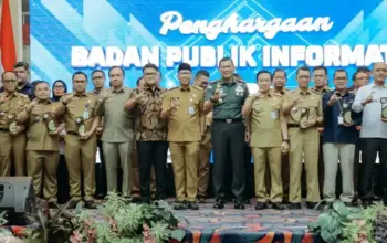 Gubernur Lampung Beri Penghargaan kepada OPD dan Instansi Atas Keterbukaan Informasi
