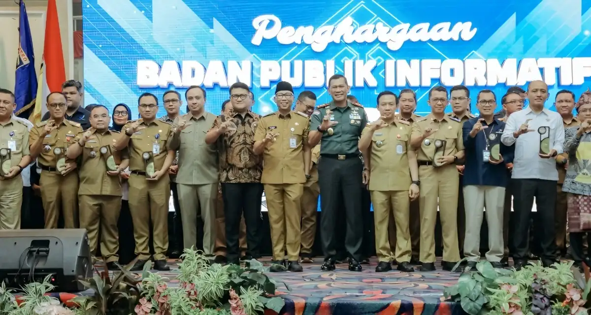 Gubernur Lampung Beri Penghargaan kepada OPD dan Instansi Atas Keterbukaan Informasi