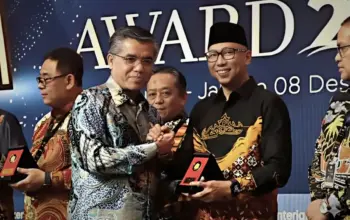 Gubernur Lampung Raih Penghargaan Pembina Produktivitas 2025 dari Menaker RI 7 Gubernur Lampung Terima Penghargaan Pembina Produktivitas 2025 dari Menaker