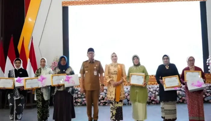 Maknai Hari Ibu, Gubernur Mirza Ajak Perempuan Lampung Siapkan Generasi Emas 2045