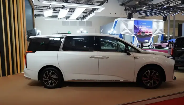 Maxus Serahkan 50 Unit Mifa 9 ke Grab, Perkuat Layanan Eksklusif Berbasis Mobil Listrik