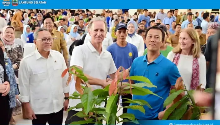 Menko Pangan Dorong Smart Agroforestry di Lampung Selatan, 7.000 Bibit Kopi dan Kakao Disalurkan