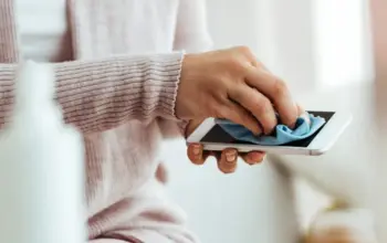 Musim Hujan Tiba, Begini Cara Ampuh Melindungi Gadget dari Kerusakan 3 Musim Hujan Tiba! Simak Cara Ampuh Merawat Gadget agar Tetap Aman