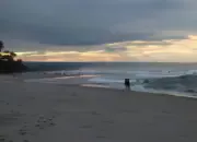 Pantai Mandiri Pesisir Barat Tawarkan Pesona Sunrise dan Sunset dalam Satu Lokasi