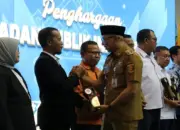 Polinela Raih Predikat Informatif 2025, Bukti Komitmen terhadap Transparansi Publik 12 Polinela Sabet Penghargaan Kampus Informatif 2025 dari Gubernur Lampung