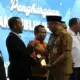 Polinela Sabet Penghargaan Kampus Informatif 2025 dari Gubernur Lampung