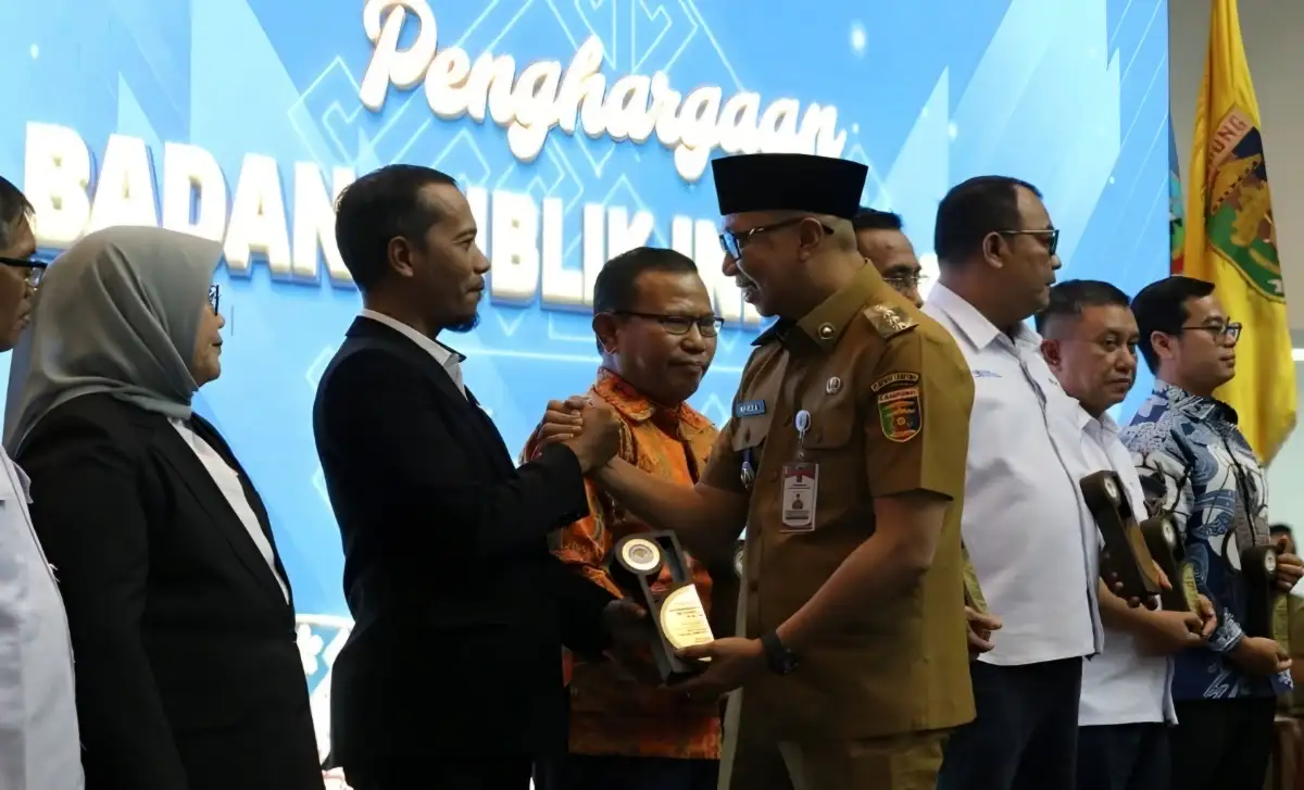 Polinela Sabet Penghargaan Kampus Informatif 2025 dari Gubernur Lampung
