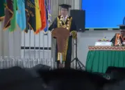 UIN Raden Intan Lampung Gaungkan Doa untuk Korban Bencana Sumatera di Tengah Prosesi Wisuda 13 Rektor UIN Raden Intan Ajak Wisudawan Panjatkan Doa untuk Korban Bencana di Sumatera