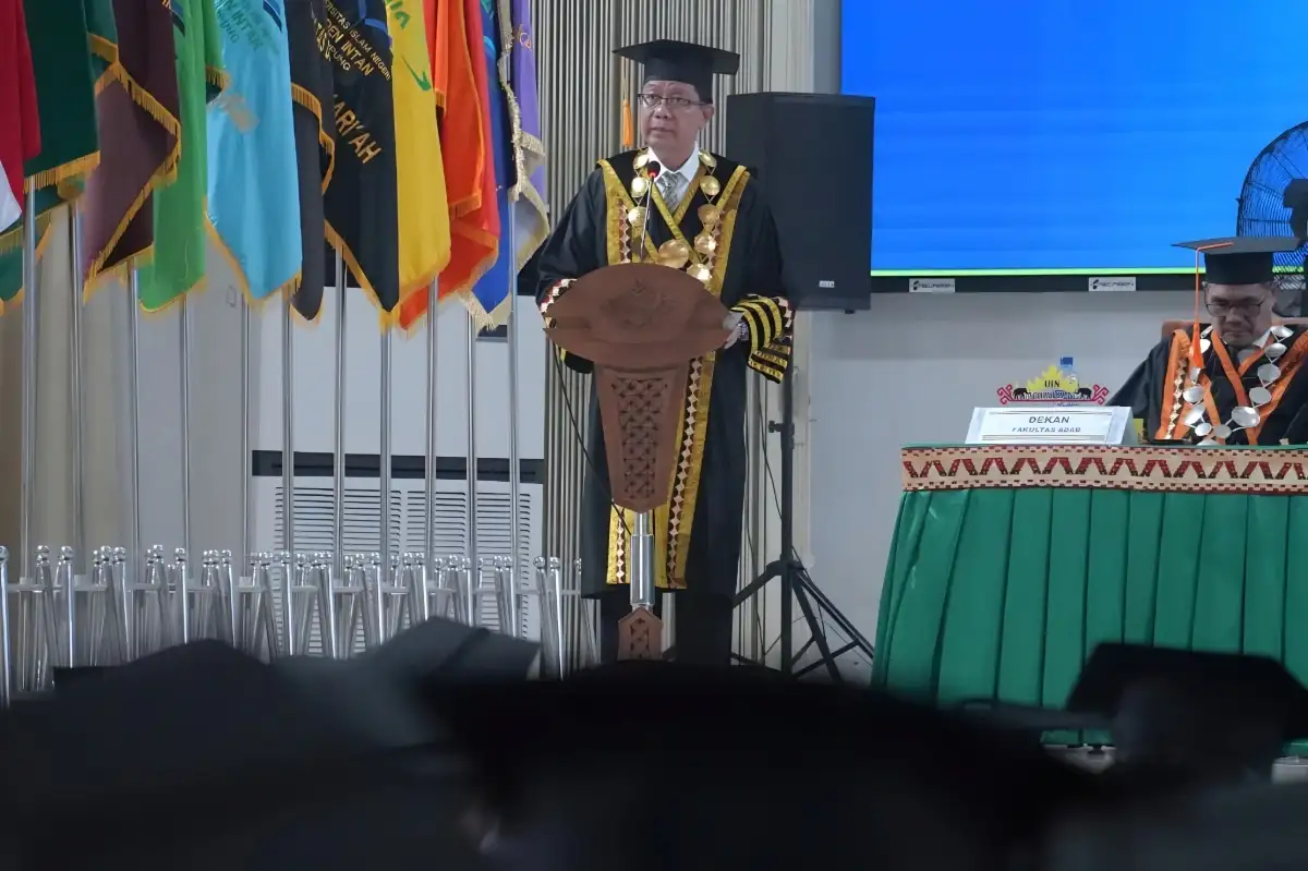 Rektor UIN Raden Intan Ajak Wisudawan Panjatkan Doa untuk Korban Bencana di Sumatera