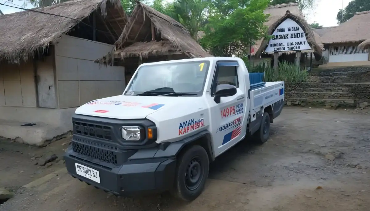 Toyota Hilux Rangga Turun Tangan, Salurkan Material Daur Ulang Plastik ke Sasak Ende