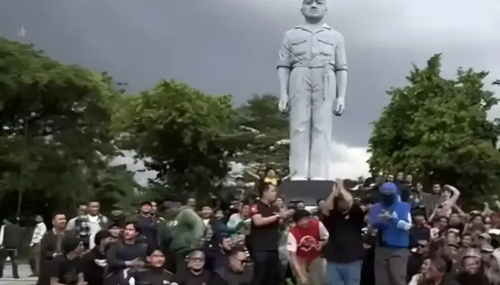 Warga Surabaya Turun ke Taman Apsari, Bela Nenek 80 Tahun Usai Rumah Diratakan Oknum Ormas