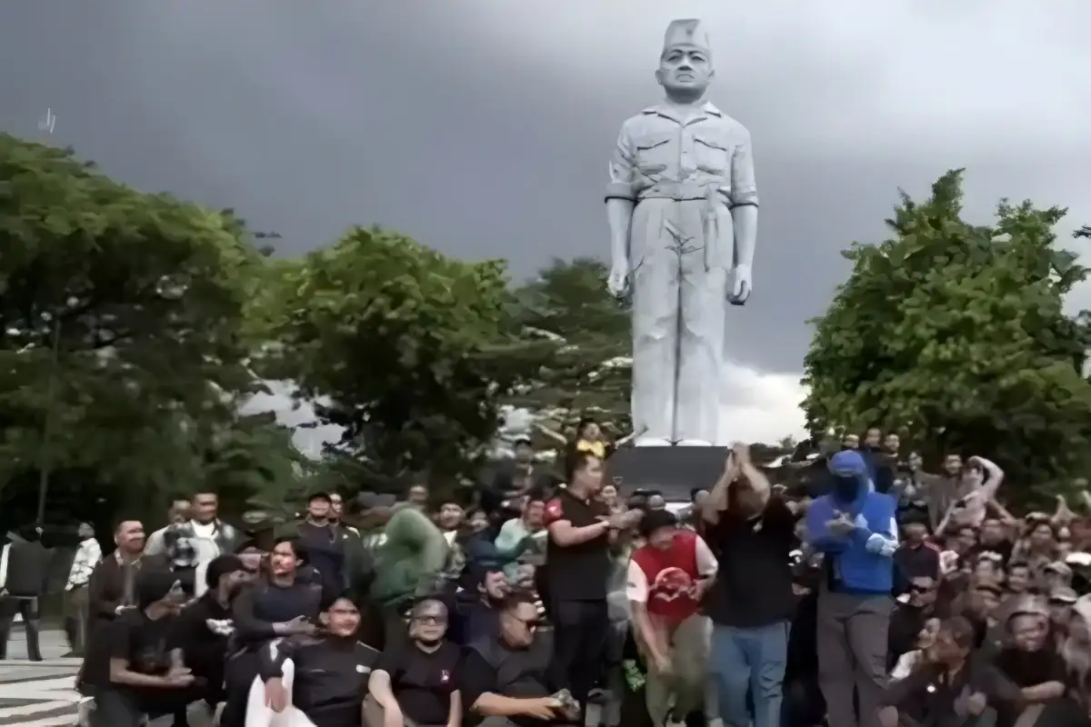 Warga Surabaya Turun Tangan Bela Nenek 80 Tahun, Kritik Ormas yang Dinilai Mengganggu